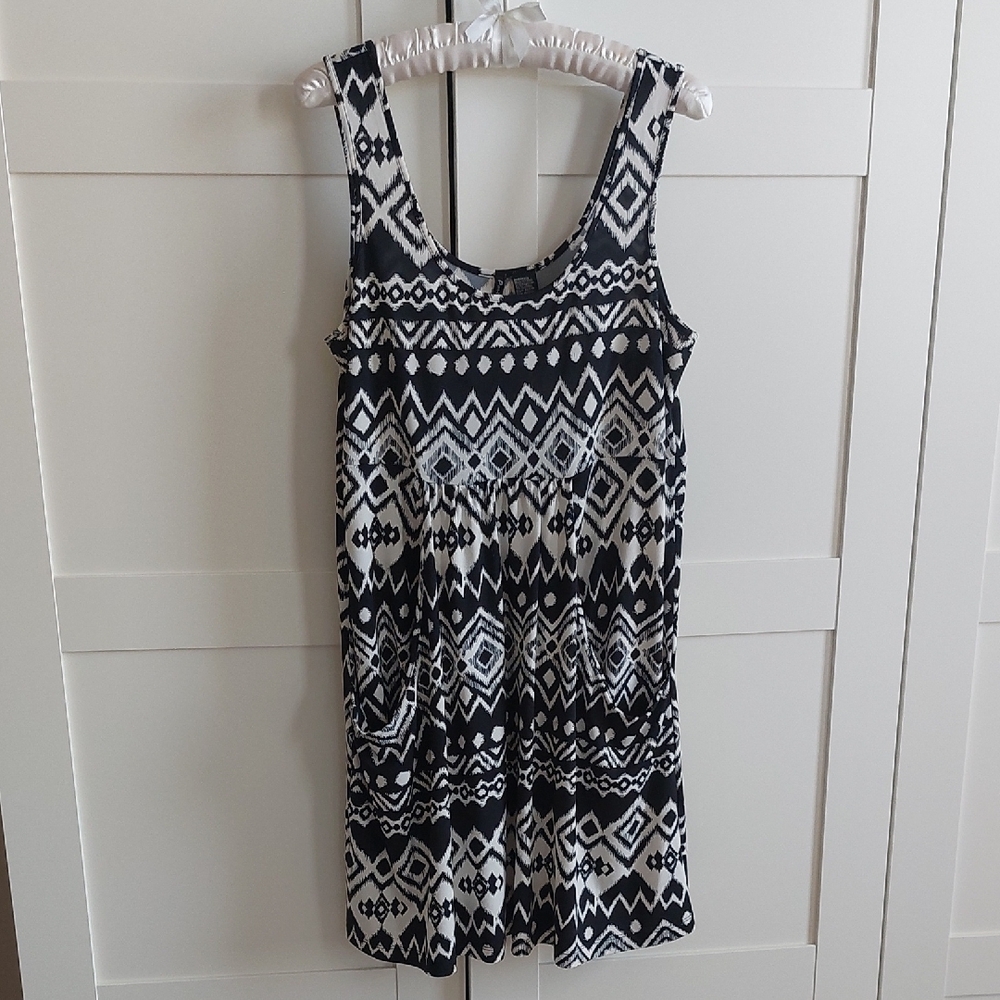 Black and White Geometric Pattern Dress